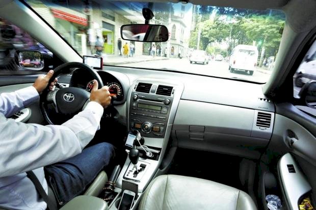 Uber vai pedir carteira de identidade nas viagens pagas em dinheiro