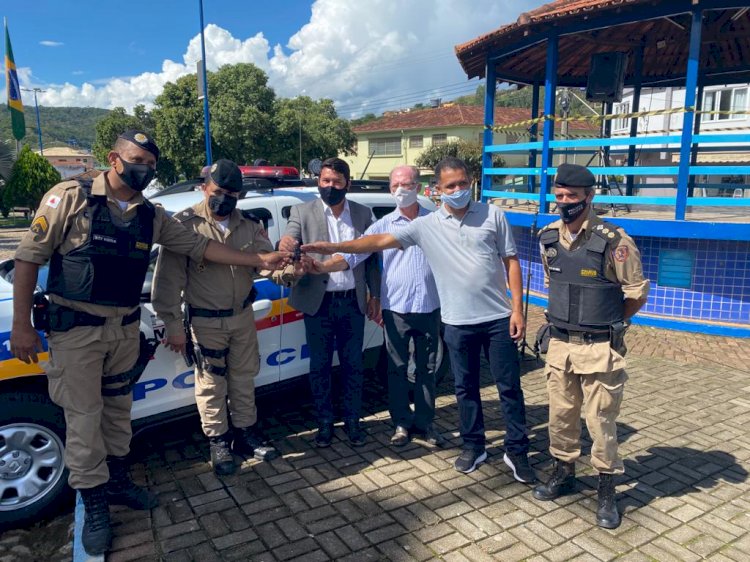 PM de Sabinópolis recebe uma nova viatura para o trabalho de segurança no município.