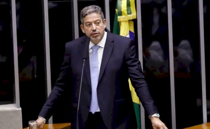 Mourão viaja e Lira pode assumir a presidência durante internação de Bolsonaro