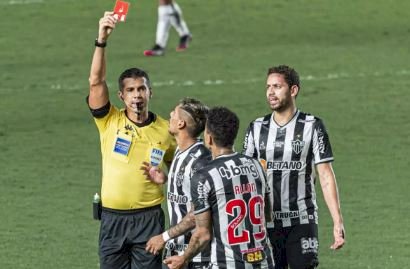 Galo x Palmeiras terá arbitragem de Bruno Arleu de Araújo. Veja histórico