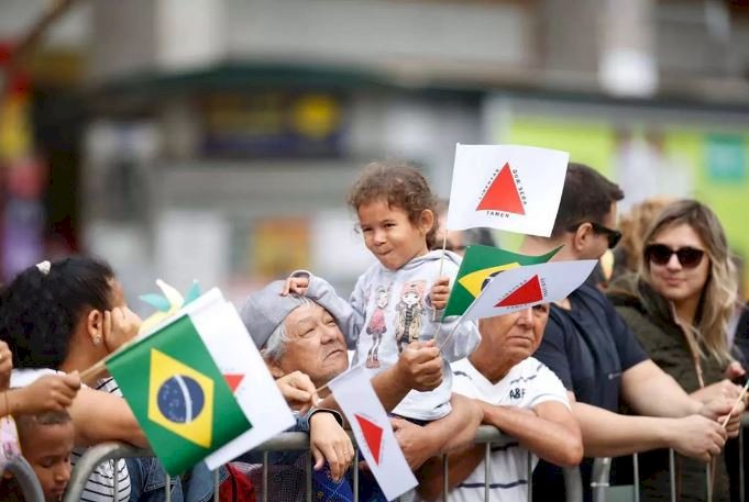 Atos a favor e contra o governo Bolsonaro movimentam a manhã do feriado em BH