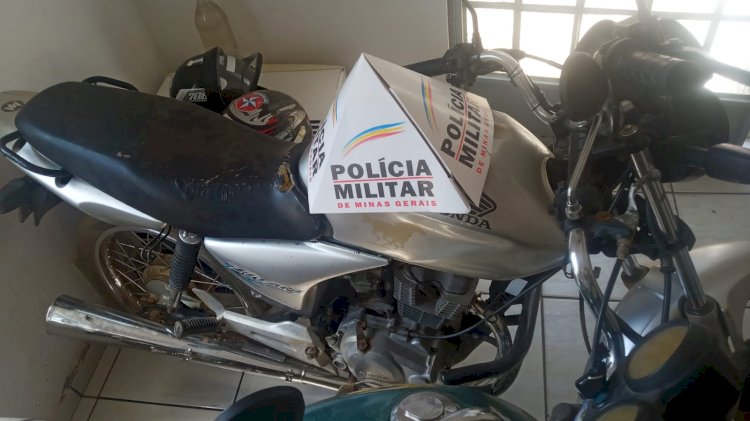 Trio faz arrastão em casas e comércio na mesma madrugada em Virgolândia e um é preso após cair do telhado e PM recupera motocicleta furtada.