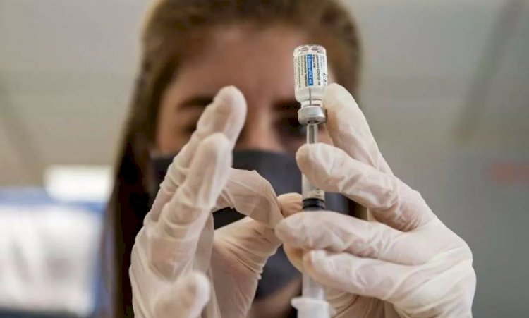 Reforço com Pfizer para quem tomou Janssen aumenta anticorpos em 35 vezes