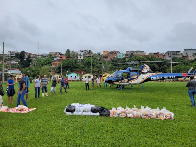 HELICÓPTERO DA POLÍCIA MILITAR DE GOVERNADOR VALADARES APÓIA FAMÍLIAS ATINGIDAS POR CHUVAS NO VALE DO JEQUITINHONHA