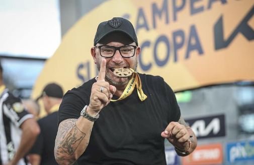 Turco explica a argentinos que é Atlético e não Mineiro, e que não veste azul