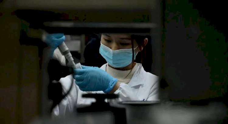 China confina quase 30 milhões de pessoas por surto recorde de Covid-19