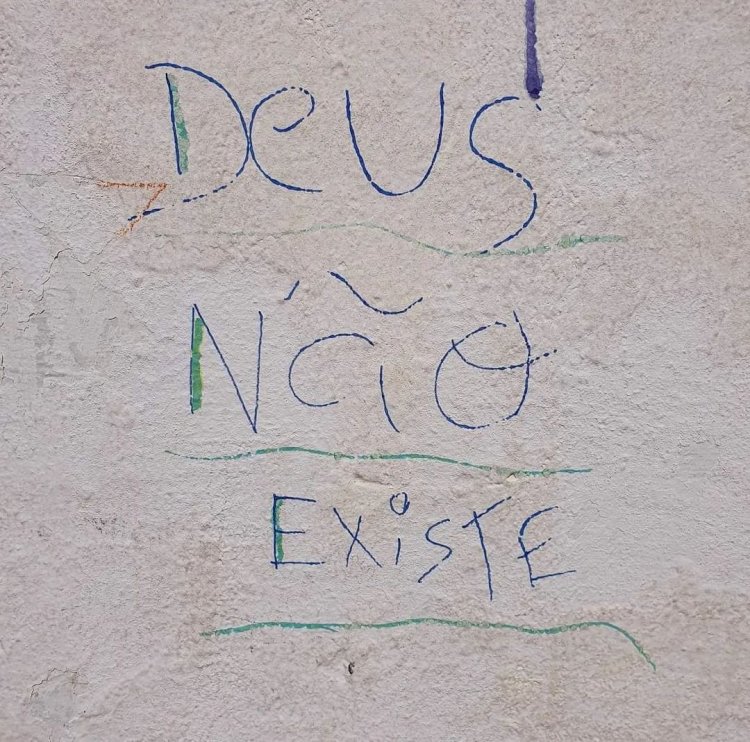 PERIGOSO VANDALISMO EM DIAMANTINA. Igreja de Nossa Senhora dos Homens PRETOS de