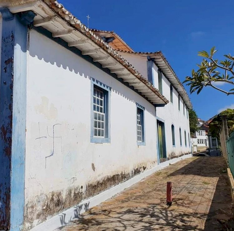 PERIGOSO VANDALISMO EM DIAMANTINA. Igreja de Nossa Senhora dos Homens PRETOS de