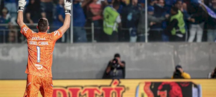 Ele fica! Rafael Cabral renova contrato com o Cruzeiro até 2024