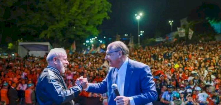Lula ataca Bolsonaro em Itaquera enquanto adversários debatiam no SBT em Osasco