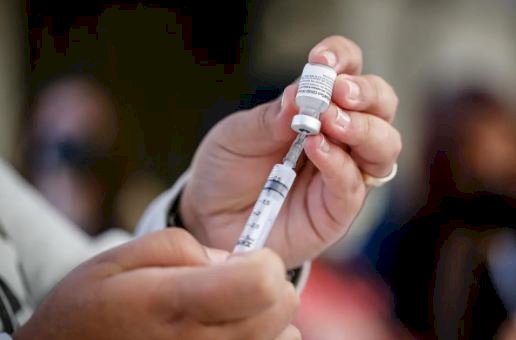 Covid: falta de 4ª dose para 30? população de BH é 'péssimo', diz médico