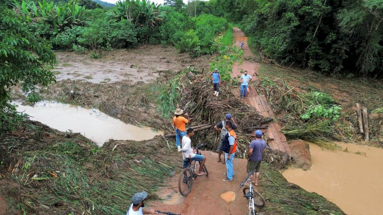 Temporal provoca Cabeça D’água e alaga casas e ruas em Sabinópolis