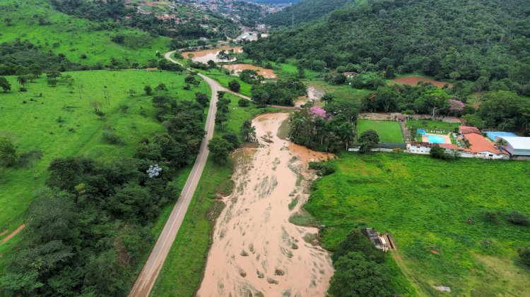 Temporal provoca Cabeça D’água e alaga casas e ruas em Sabinópolis
