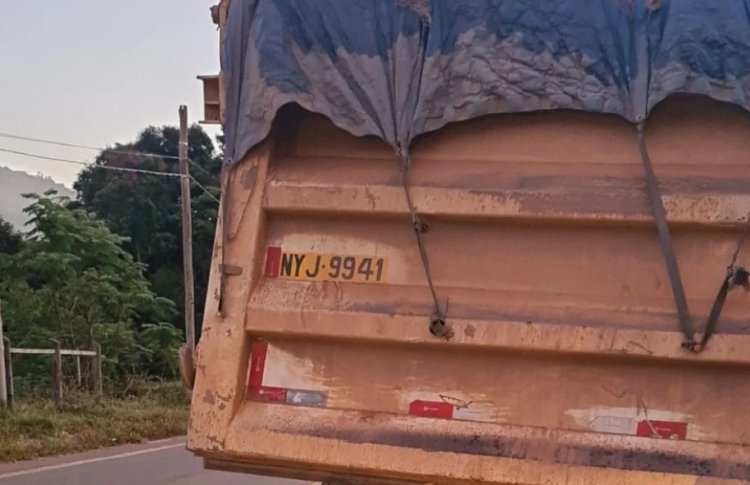 Motociclista morre após bater em caminhão que estava parado com defeito em MG