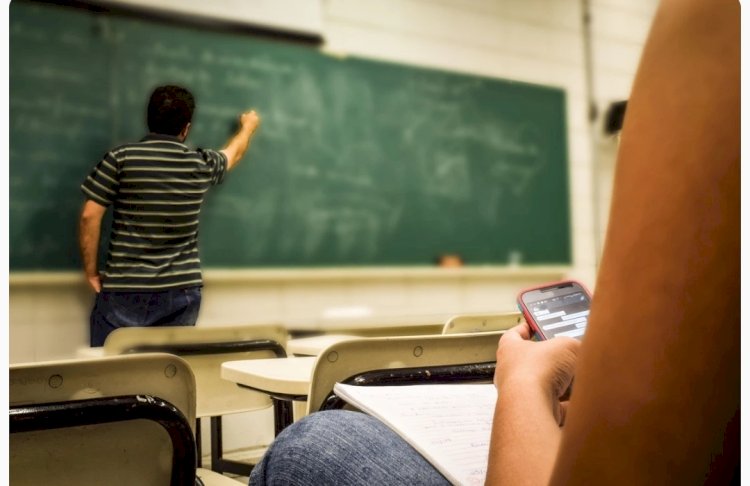 TEMA CONTROVERSO Proibição de celular nas escolas esbarra em desafios diversos, analisam especialistas