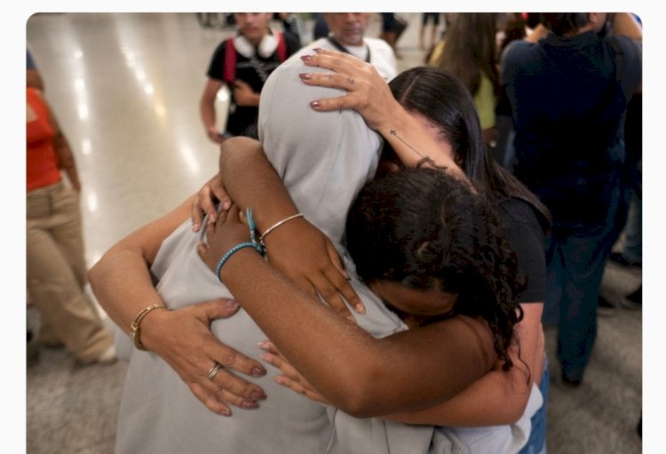 DEPORTAÇÃO Algemas em deportados geram guerra de narrativas entre governistas e oposição