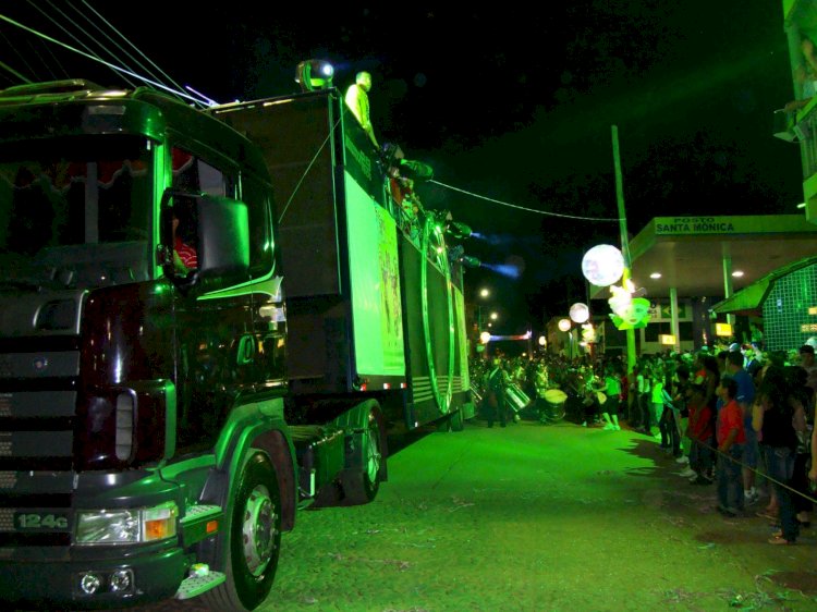 O Carnaval de Sabinópolis: Memórias de uma Folia Inesquecível