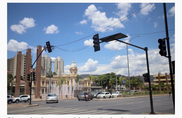 CURIOSIDADE Por que algumas placas informativas de trânsito no centro de BH estão viradas? Confira a resposta