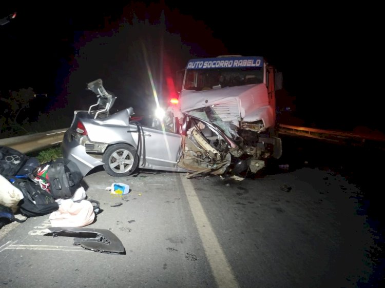 Morre quarta vítima de acidente entre carro e caminhão guincho na BR-365, em Montes Claros