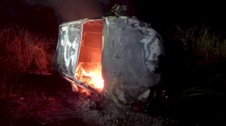 Motorista morre e caminhonete pega fogo após batida na MG-410 em Presidente Olegário