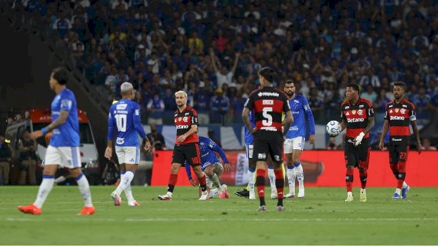 Cruzeiro fica perto de levar vantagem para o Rio, onde Flamengo terá a pressão do favoritismo